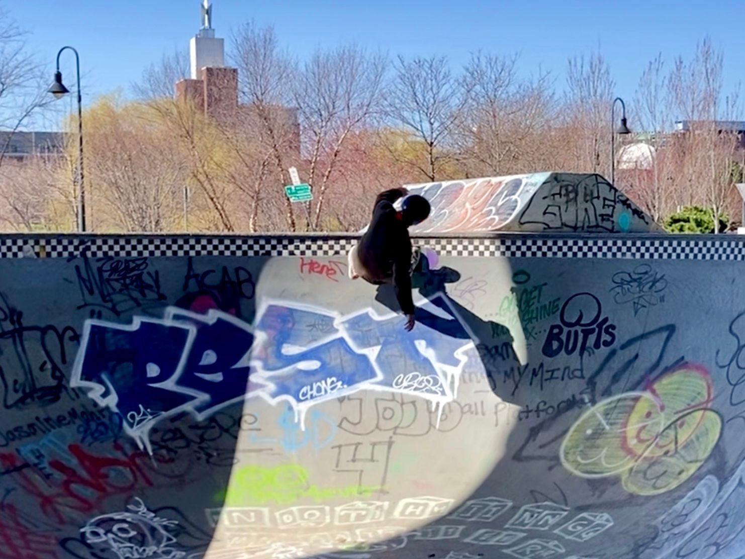 Frontside carve over tiles