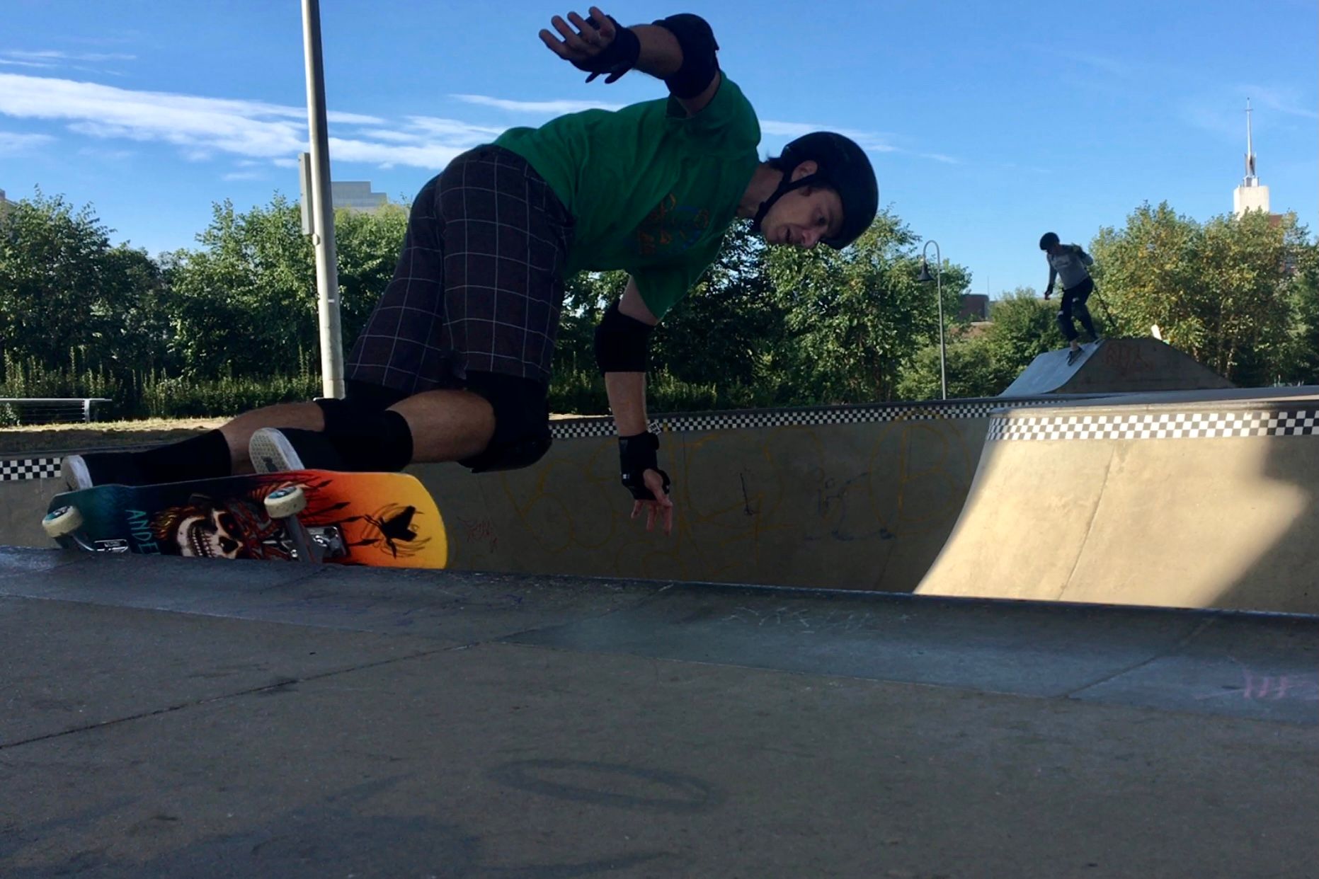 Backside slash grind