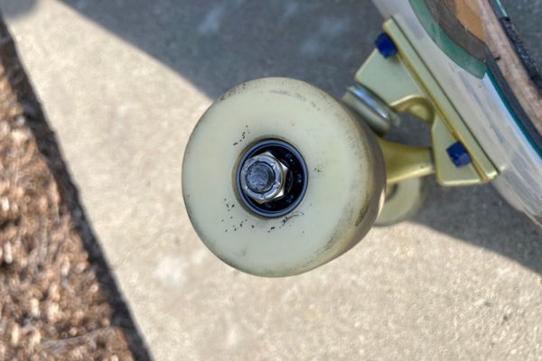 Skateboard wheel without bearing shields