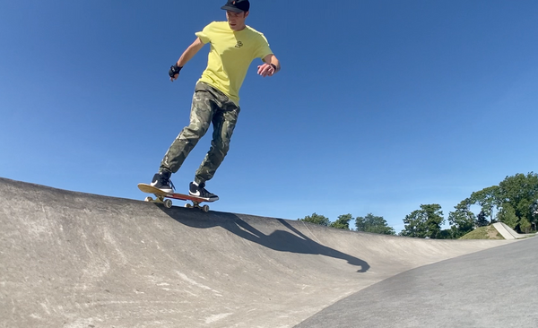 Backside 50/50 grind on that small quarter